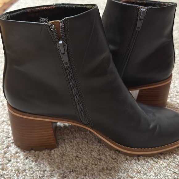 KORKS Black Leather Women's Voilet Bootie - Picture 7 of 8